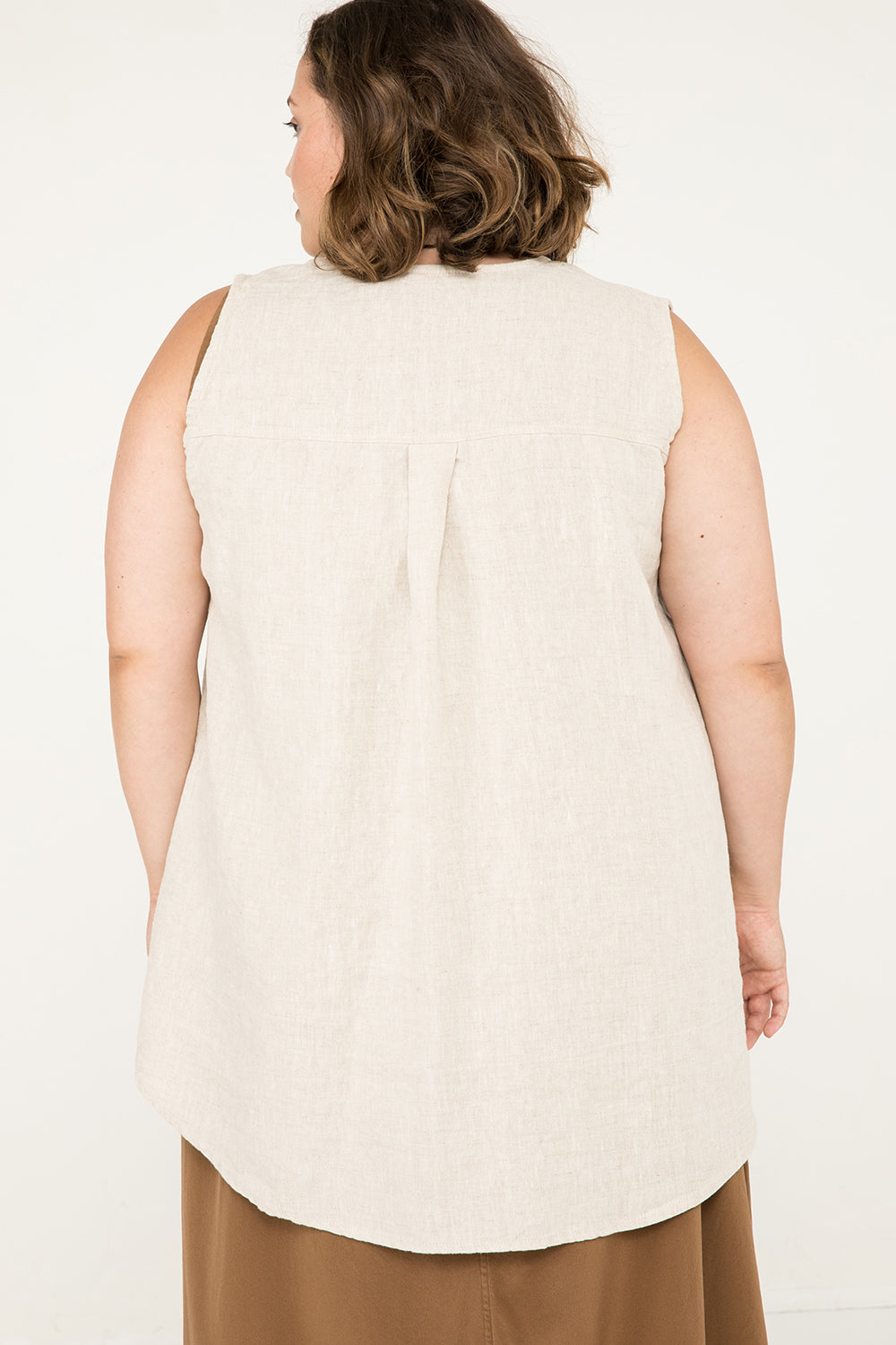 Sleeveless Kara Snap Top in Midweight Linen Flax#color_flax