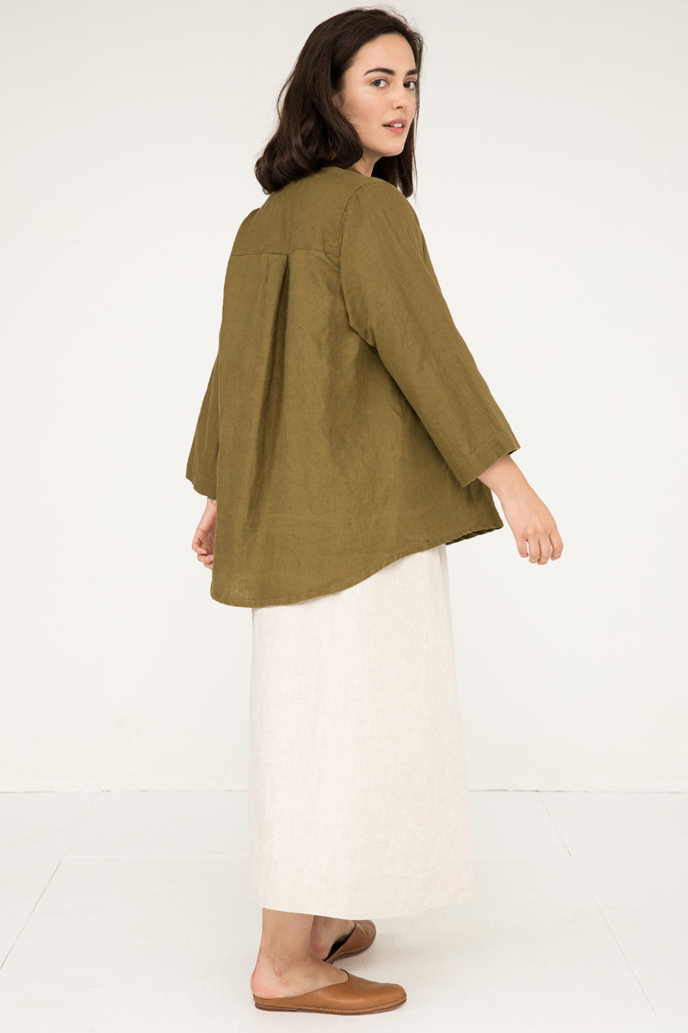 Long Sleeve Kara Snap Top in Midweight Linen Olive#color_olive