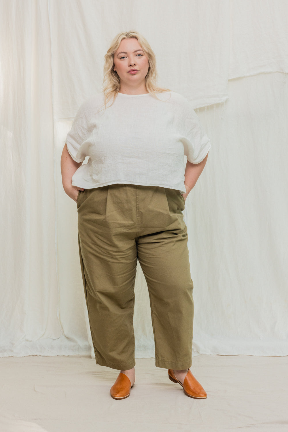 Andy Trouser in Organic Cotton Canvas Olivine#color_olivine