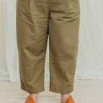 Andy Trouser in Organic Cotton Canvas Olivine#color_olivine