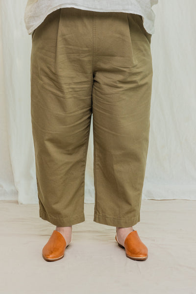 Andy Trouser in Organic Cotton Canvas Olivine#color_olivine