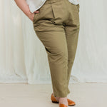 Andy Trouser in Organic Cotton Canvas Olivine#color_olivine