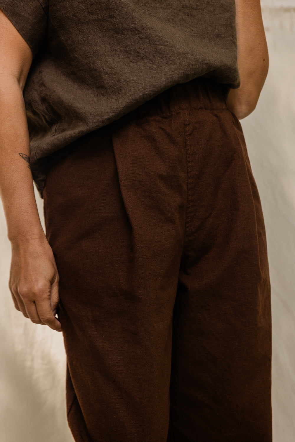 Andy Trouser in Organic Cotton Canvas Umber#color_umber