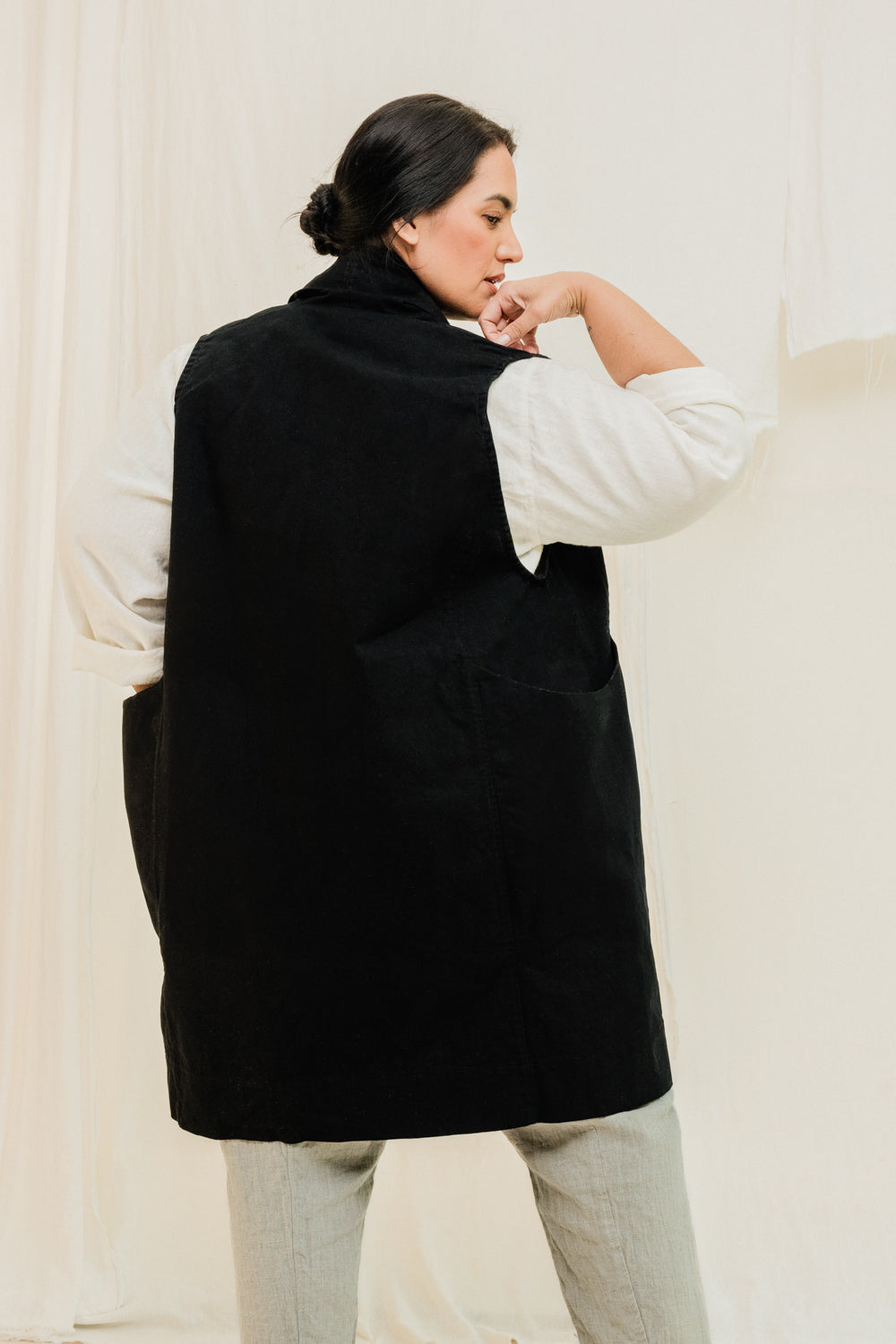 Clyde Vest in Organic Cotton Canvas Black#color_black