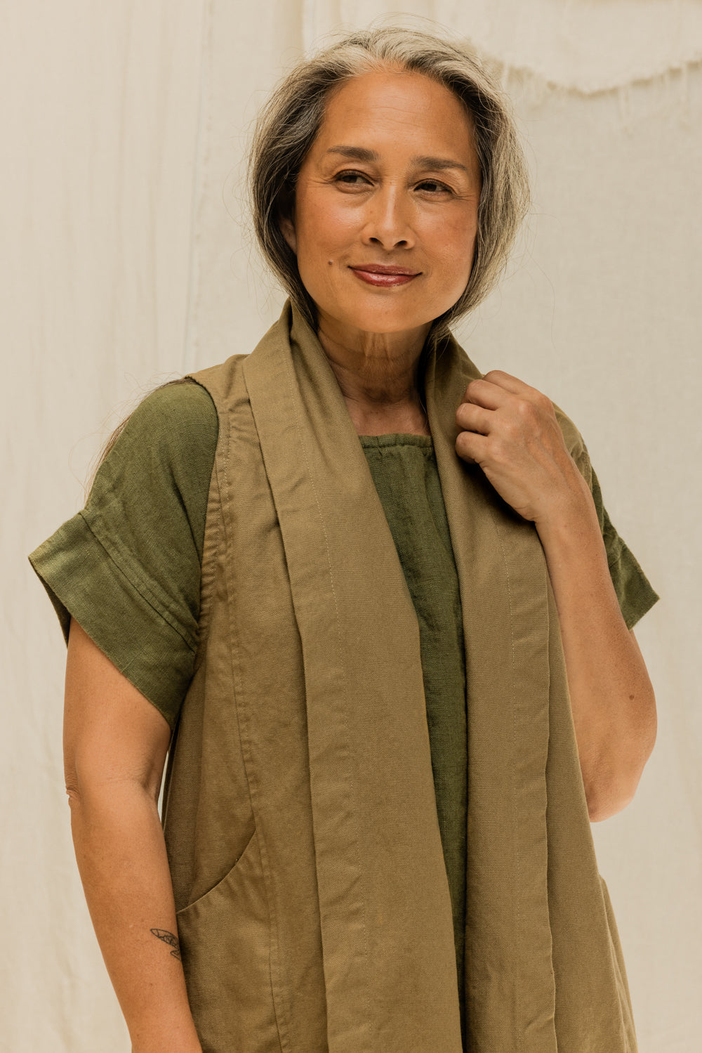 Clyde Vest in Organic Cotton Canvas Olivine#color_olivine