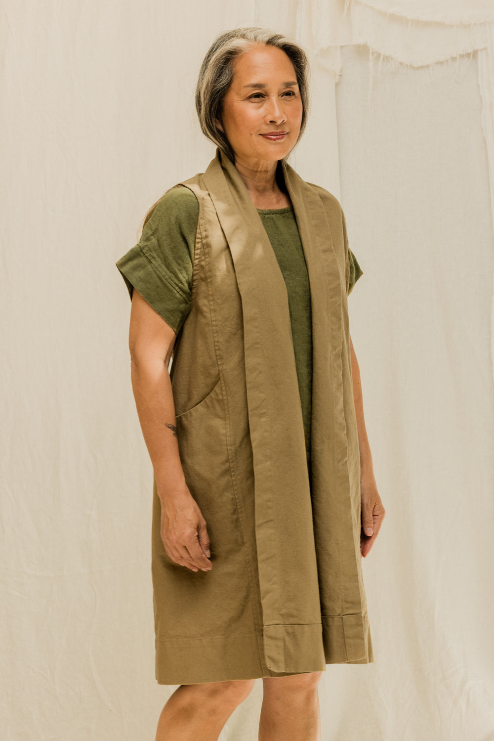 Clyde Vest in Organic Cotton Canvas Olivine#color_olivine