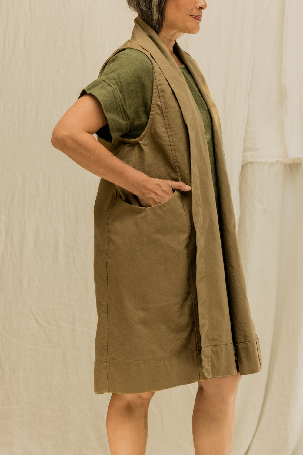 Clyde Vest in Organic Cotton Canvas Olivine#color_olivine