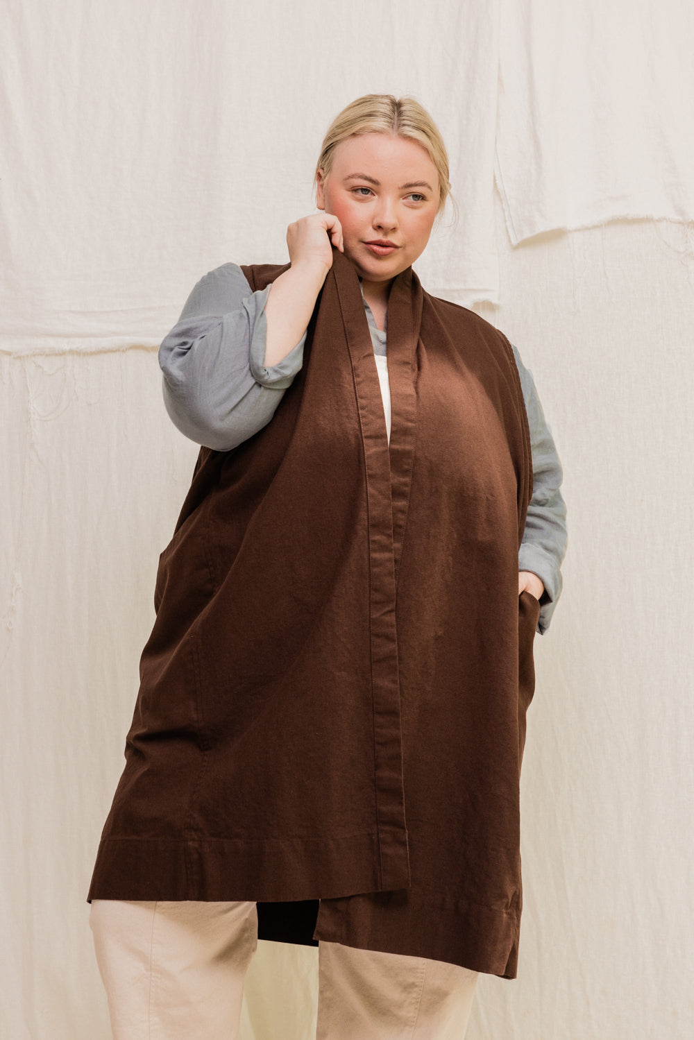 Clyde Vest in Organic Cotton Canvas Umber#color_umber