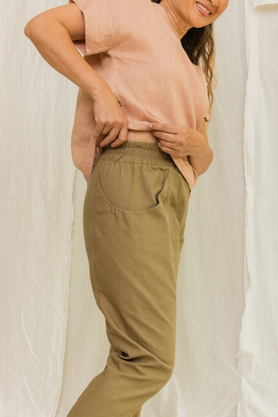 Clyde Work Pant in Organic Cotton Canvas Olivine#color_olivine