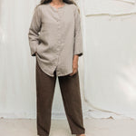 Andy Trouser in Midweight Linen Cacao#color_cacao