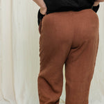 Andy Trouser in Midweight Linen Cedar#color_cedar