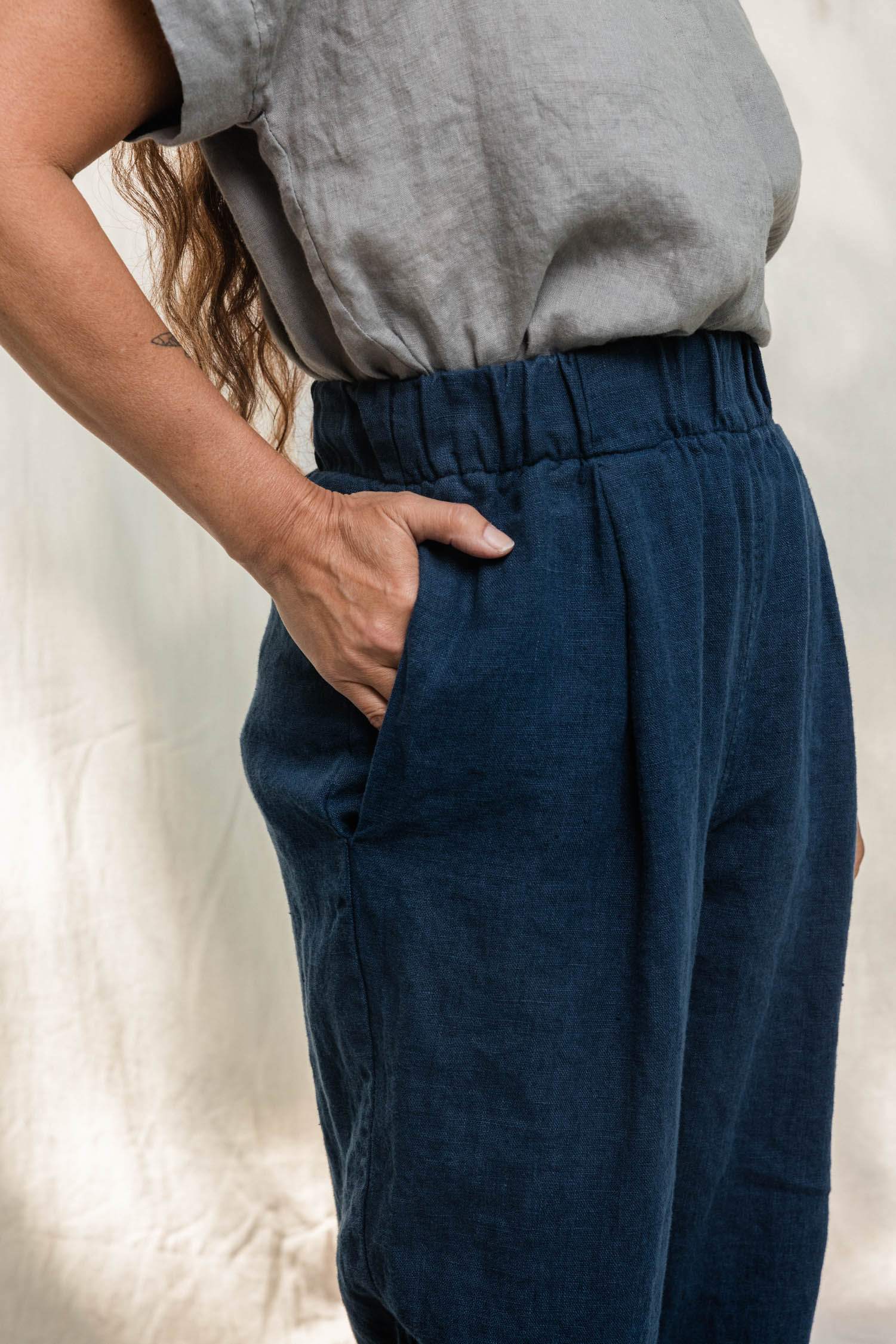 Andy Trouser in Midweight Linen Indigo#color_indigo