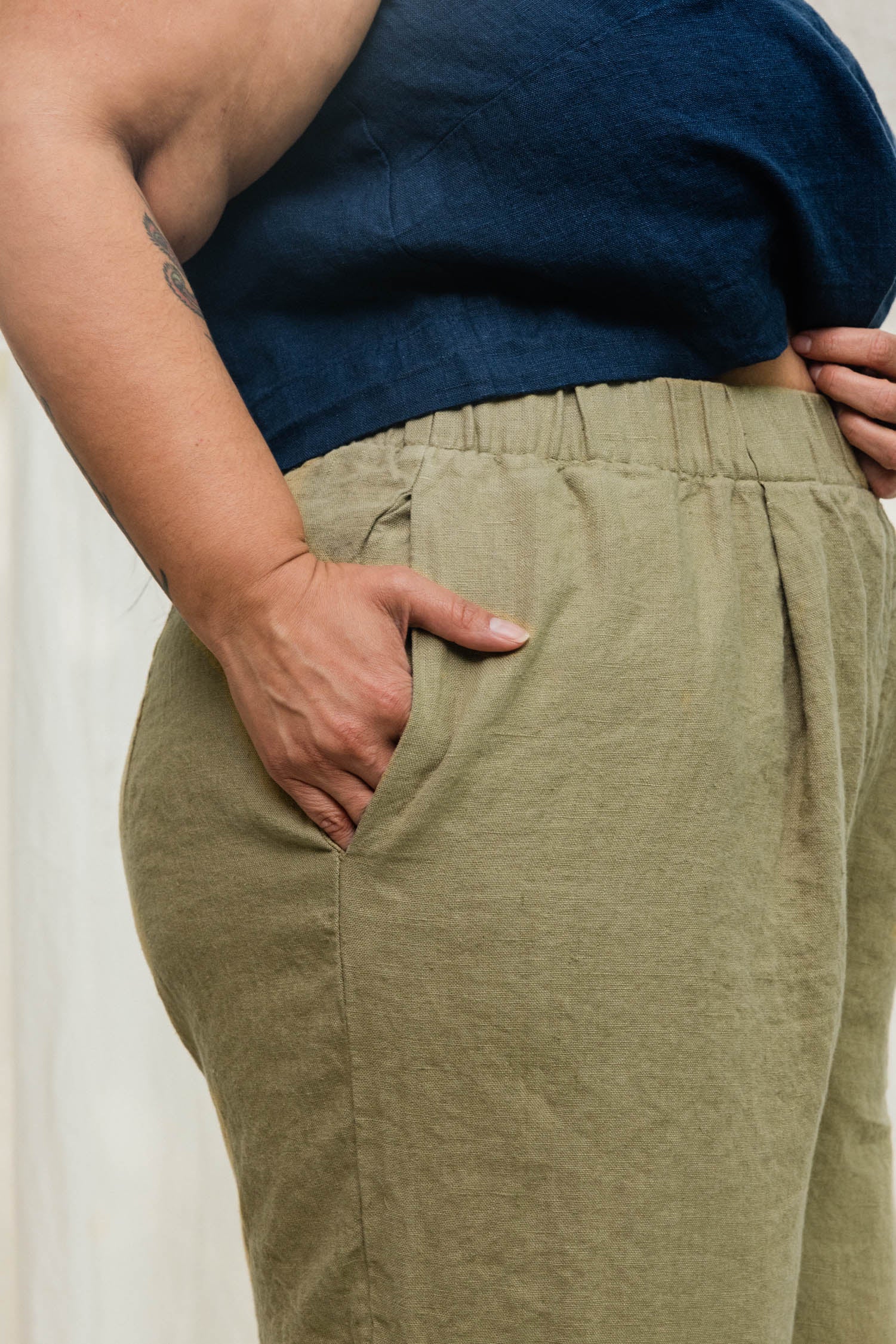 Andy Trouser in Midweight Linen Pear