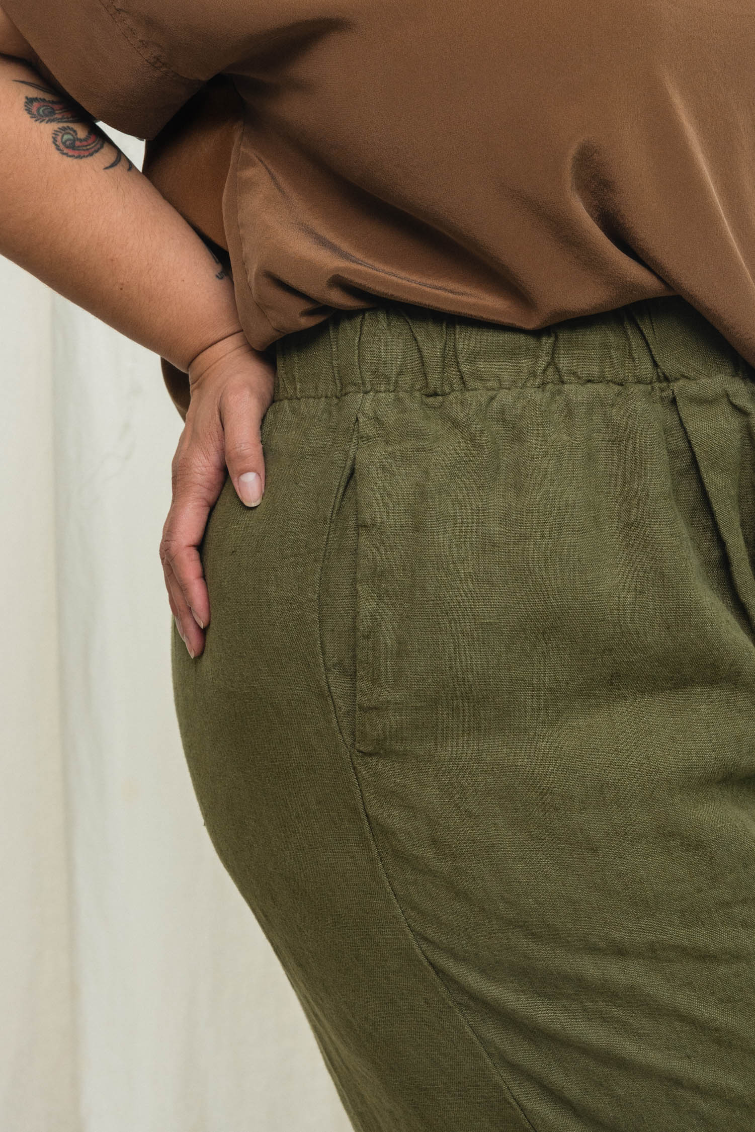 Andy Trouser in Midweight Linen Verte#color_verte