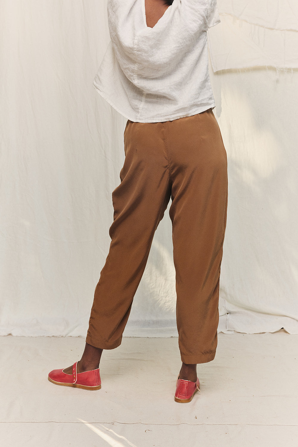 Andy Trouser in Washable Silk Ochre#color_ochre
