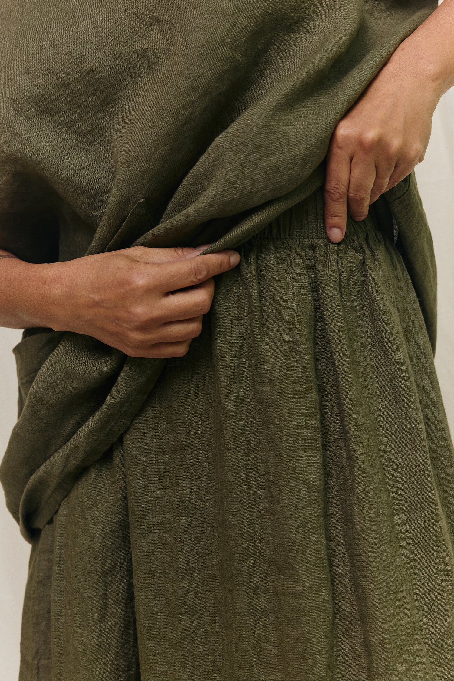 Bel Skirt in Lightweight Linen Lichen#color_lichen