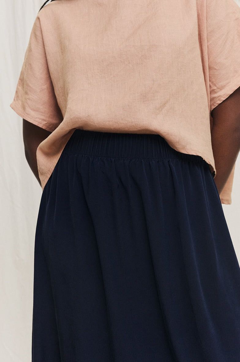 Bel Skirt in Washable Silk Midnight#color_midnight