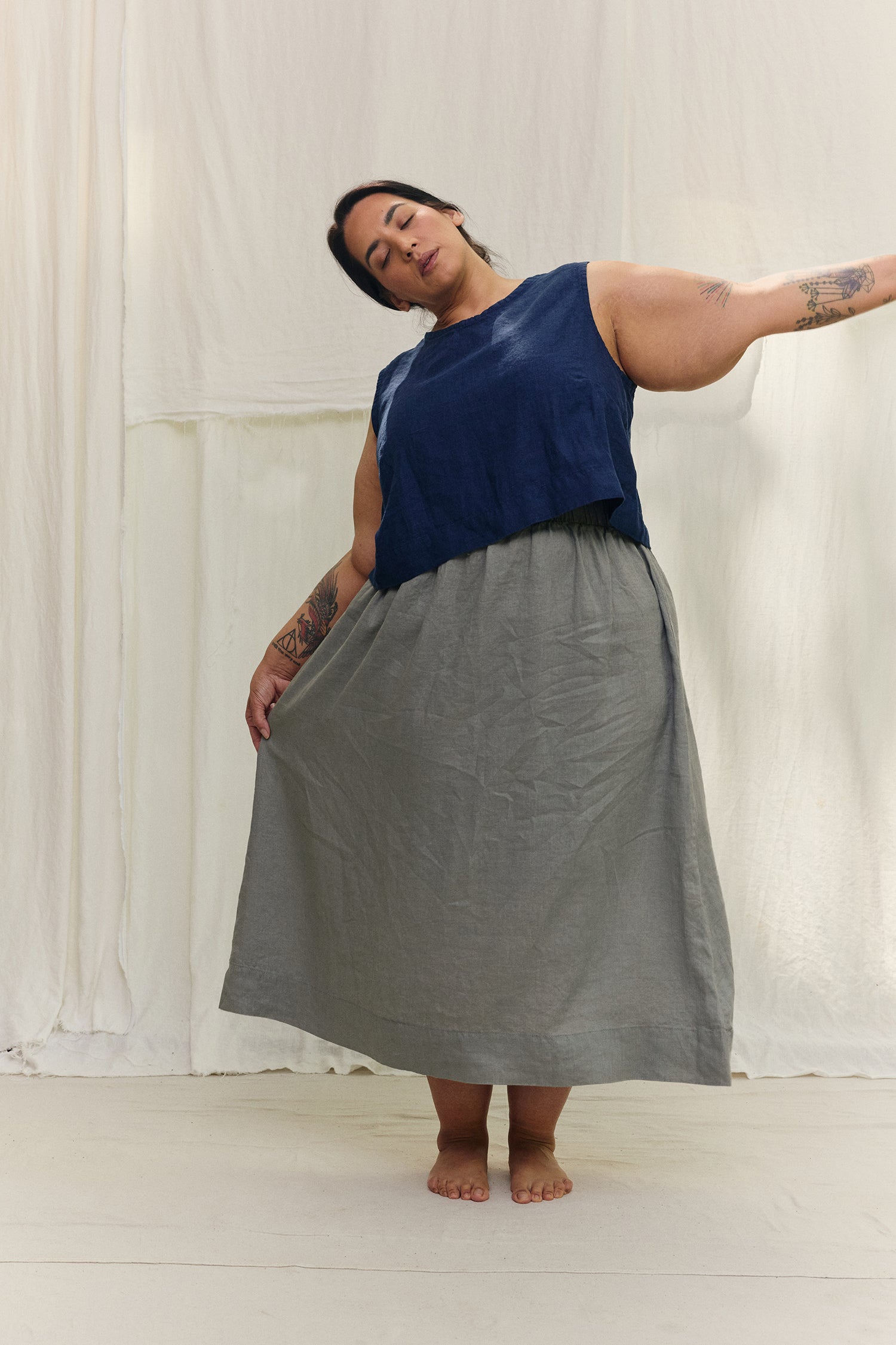 Bel Skirt in Lightweight Linen Overcast#color_overcast