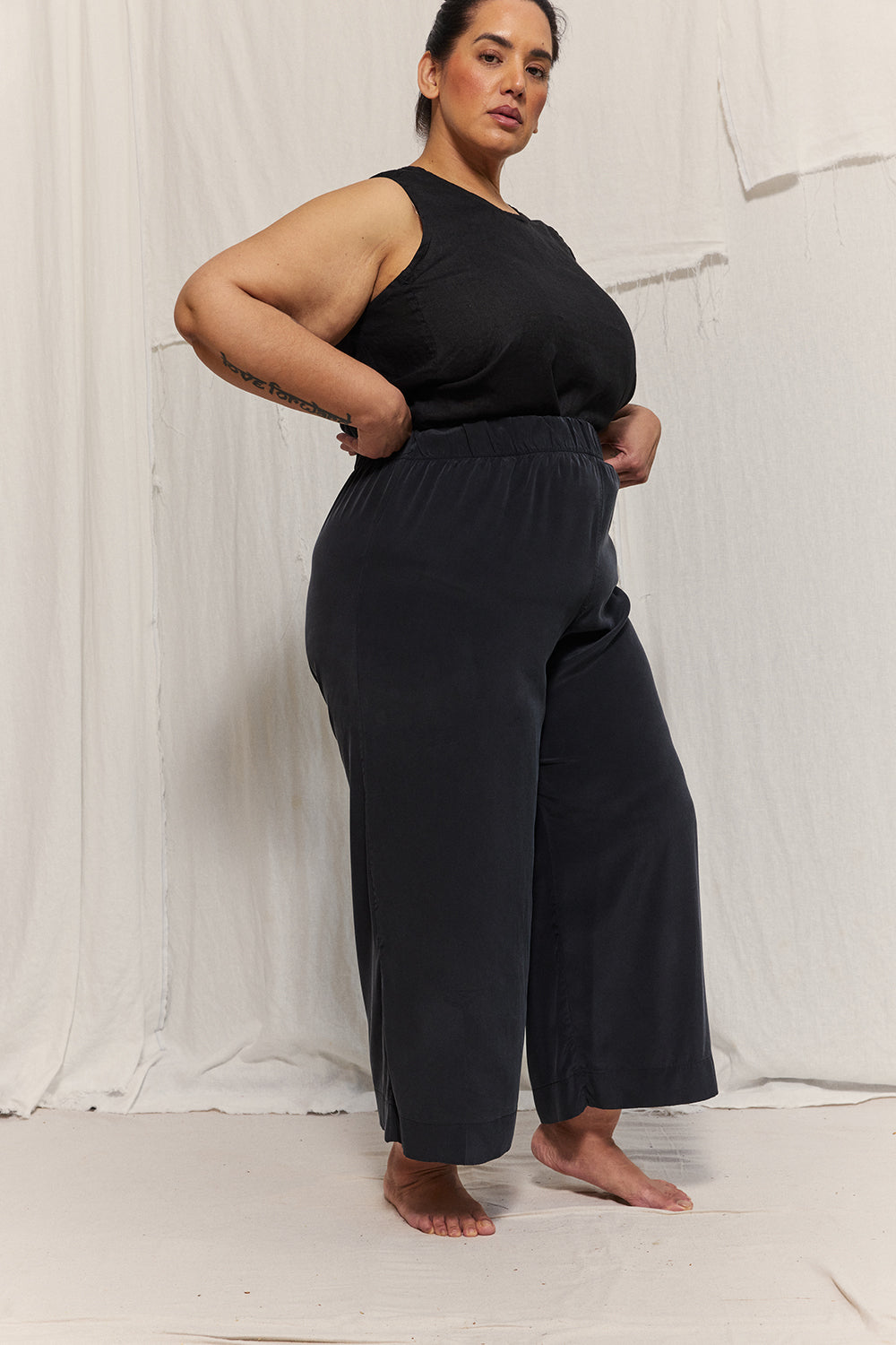 Florence Pant in Washable Silk Graphite#color_graphite