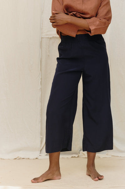 Florence Pant in Washable Silk Midnight#color_midnight