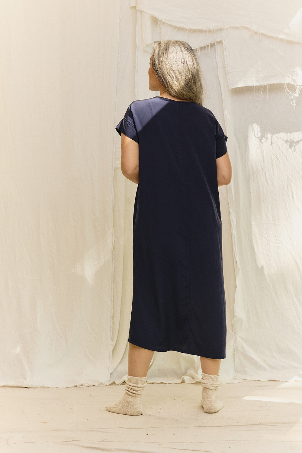 Georgia Midi in Washable Silk Midnight#color_midnight