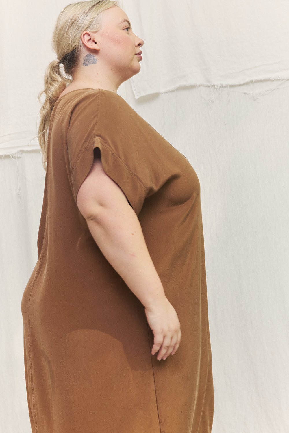 Georgia Midi in Washable Silk Ochre#color_ochre