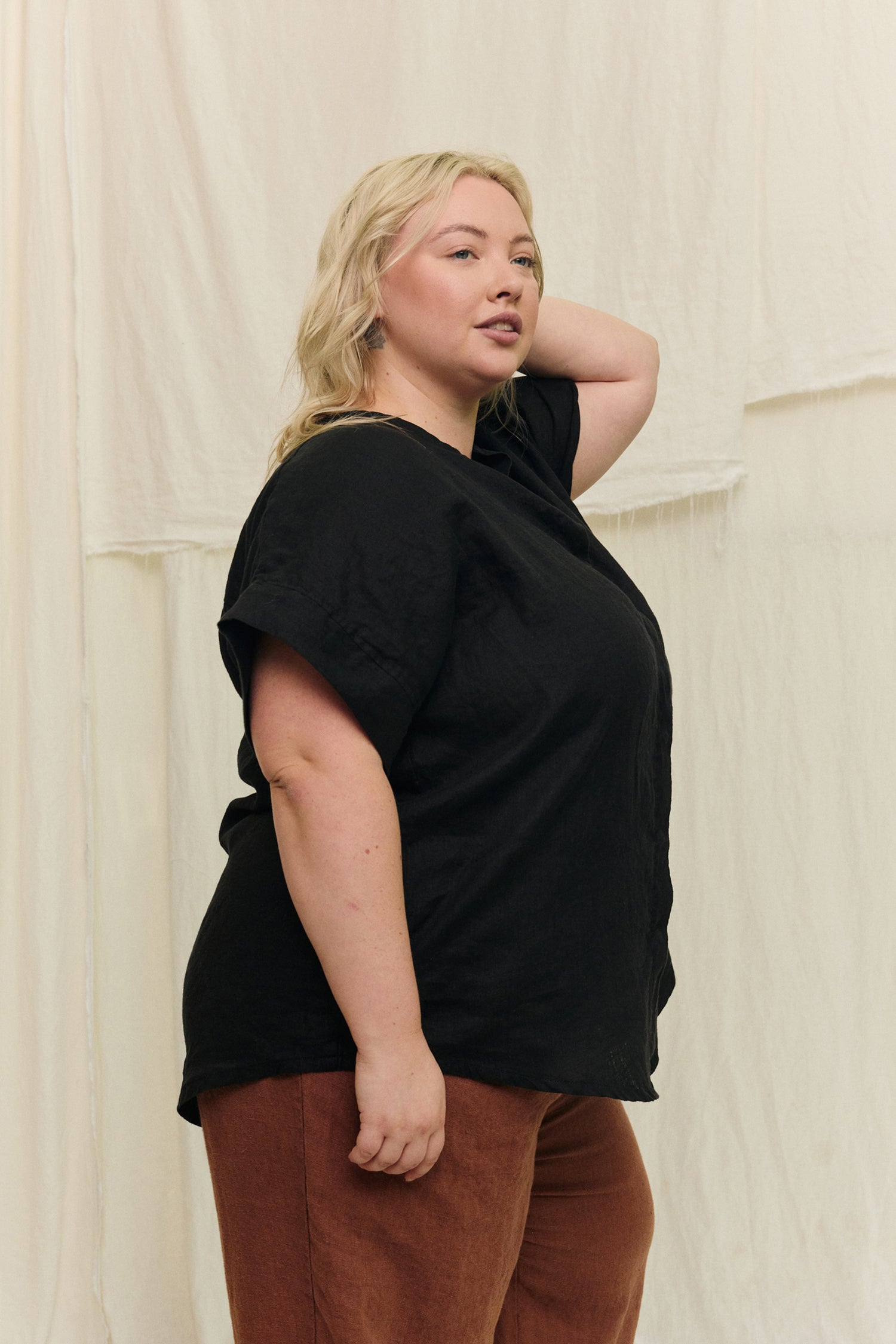 Georgia Snap Top in Lightweight Linen Ink#color_ink