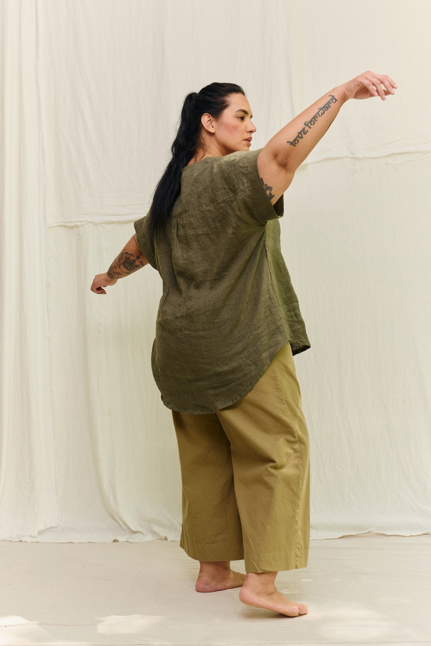 Georgia Snap Top in Lightweight Linen Lichen#color_lichen