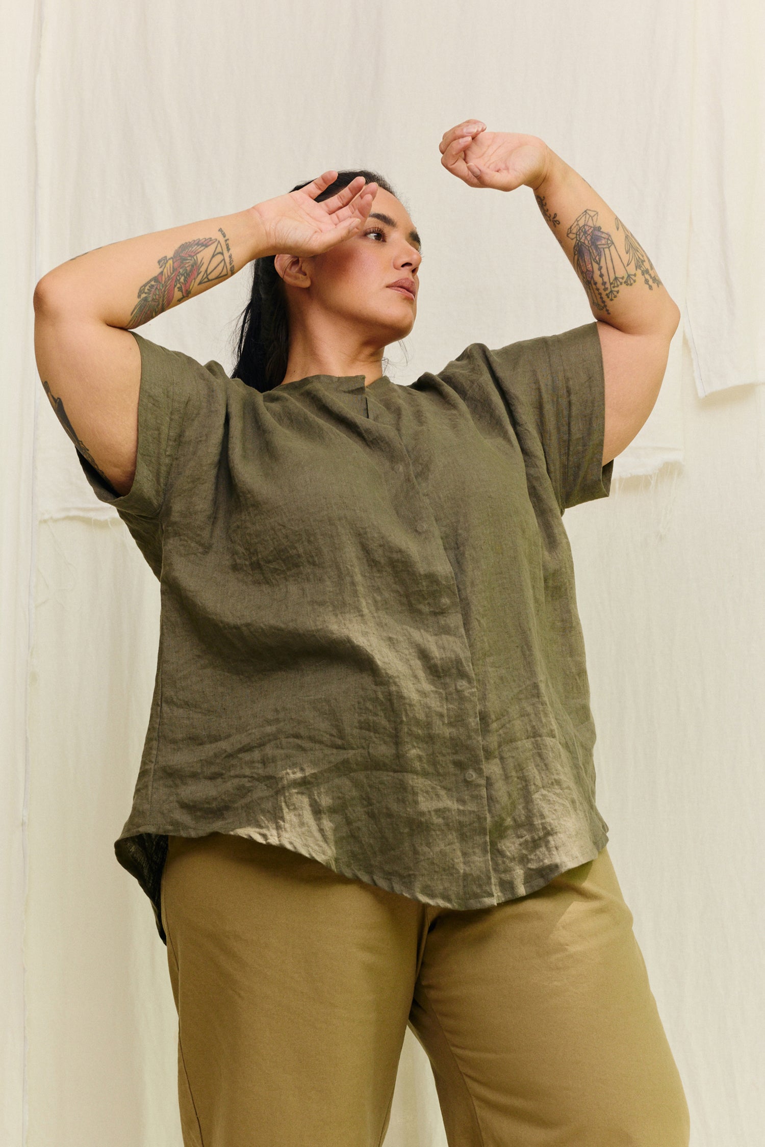 Georgia Snap Top in Lightweight Linen Lichen#color_lichen