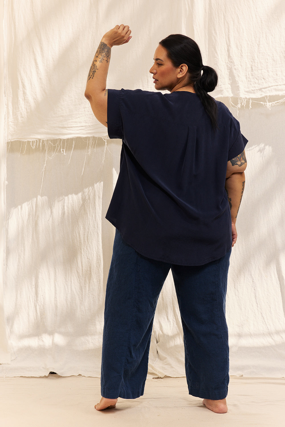 Georgia Snap Top in Washable Silk Midnight#color_midnight