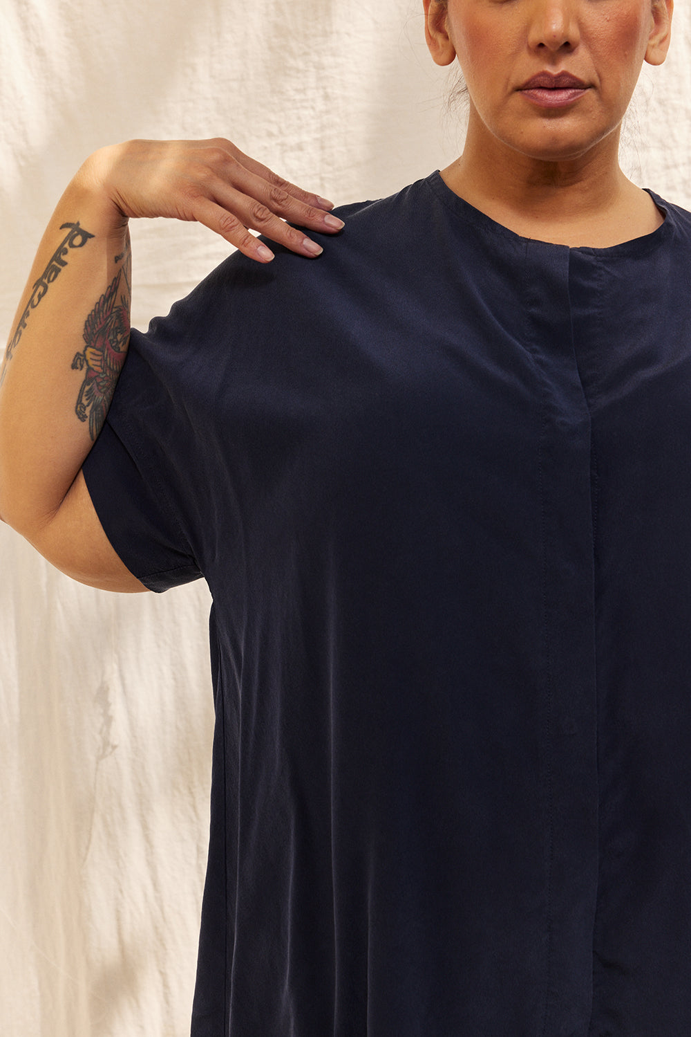 Georgia Snap Top in Washable Silk Midnight#color_midnight