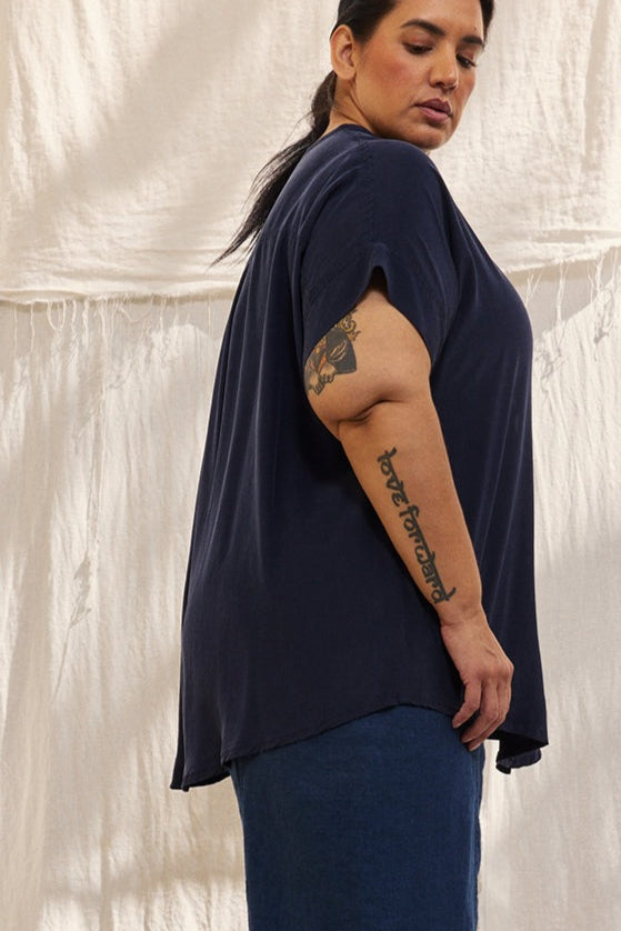 Georgia Snap Top in Washable Silk Midnight#color_midnight