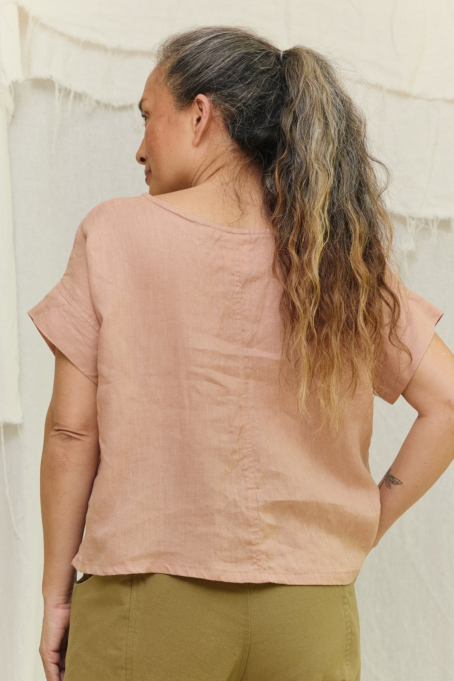 Georgia Tee in Lightweight Linen Canyon#color_canyon