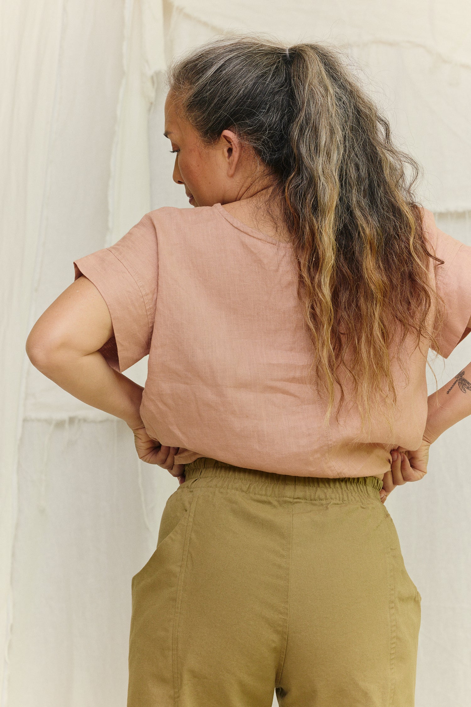 Georgia Tee in Lightweight Linen Canyon#color_canyon