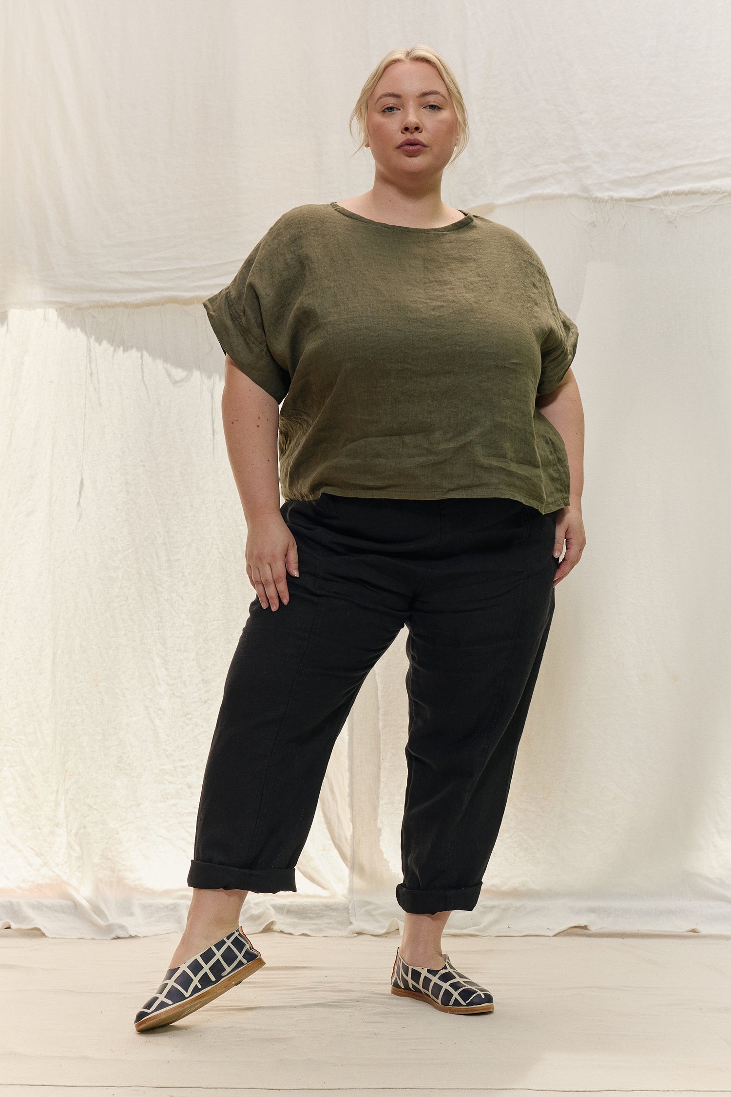 Georgia Tee in Lightweight Linen Lichen#color_lichen
