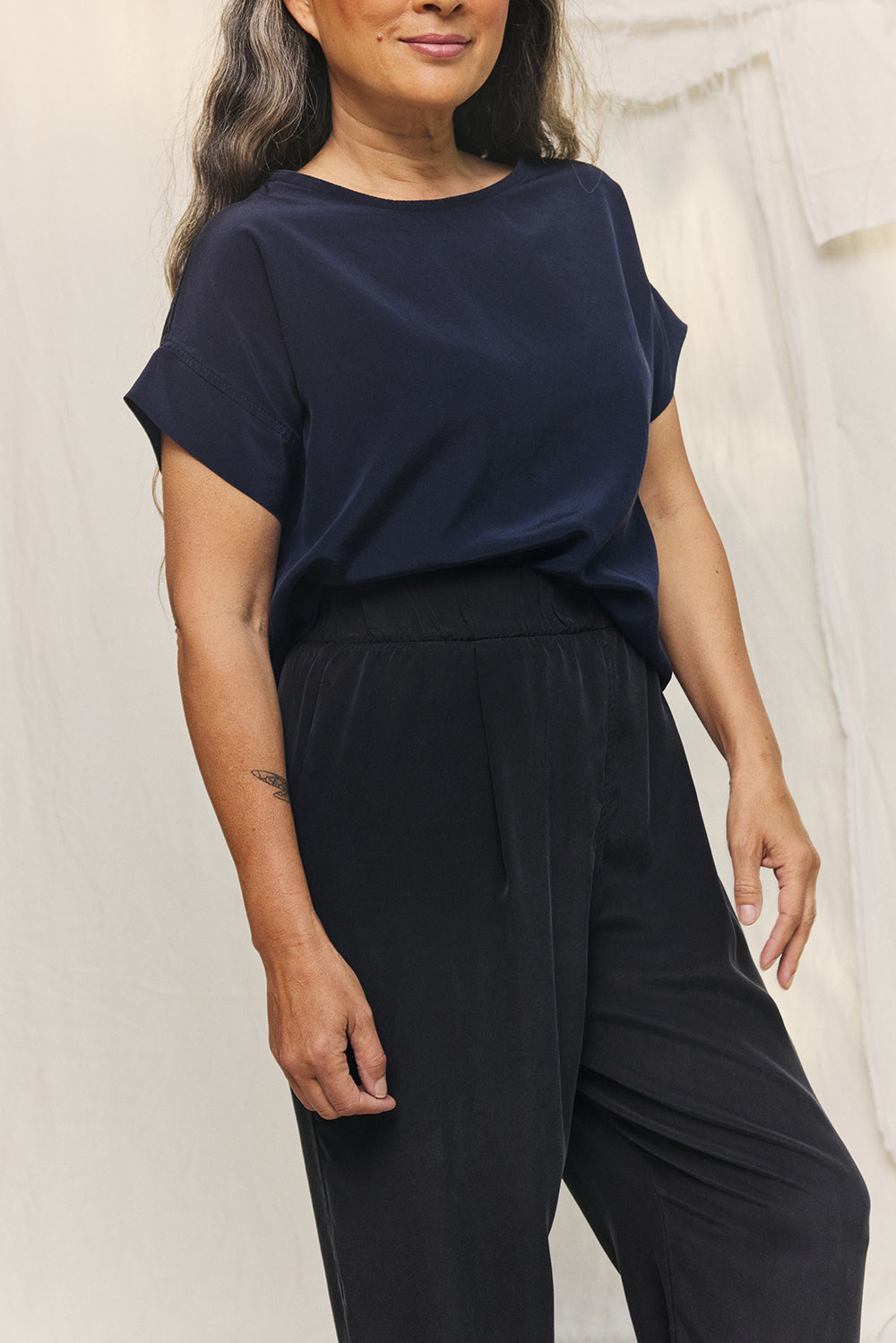 Georgia Tee in Washable Silk Midnight#color_midnight