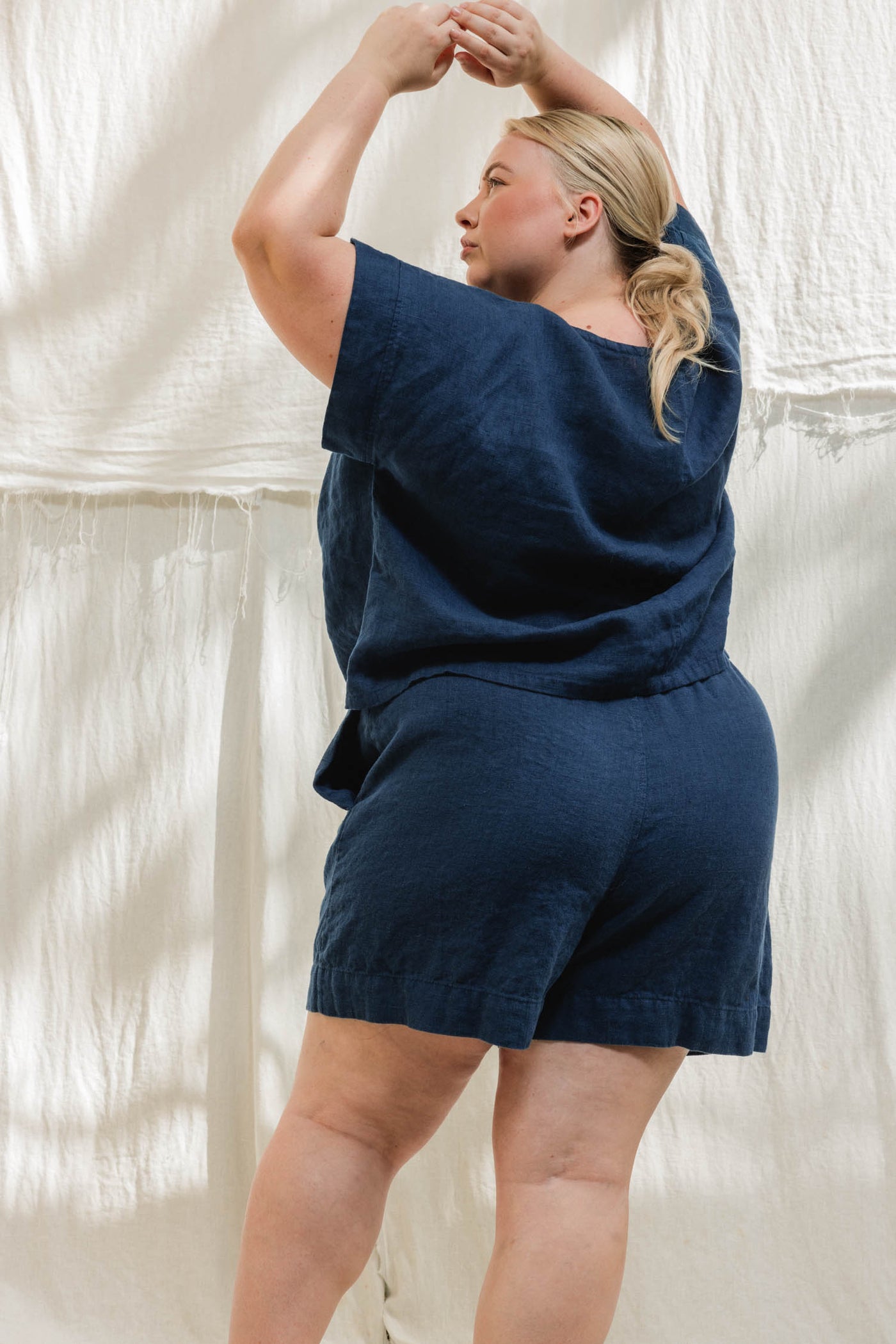 Georgia Tee in Midweight Linen Indigo#color_indigo