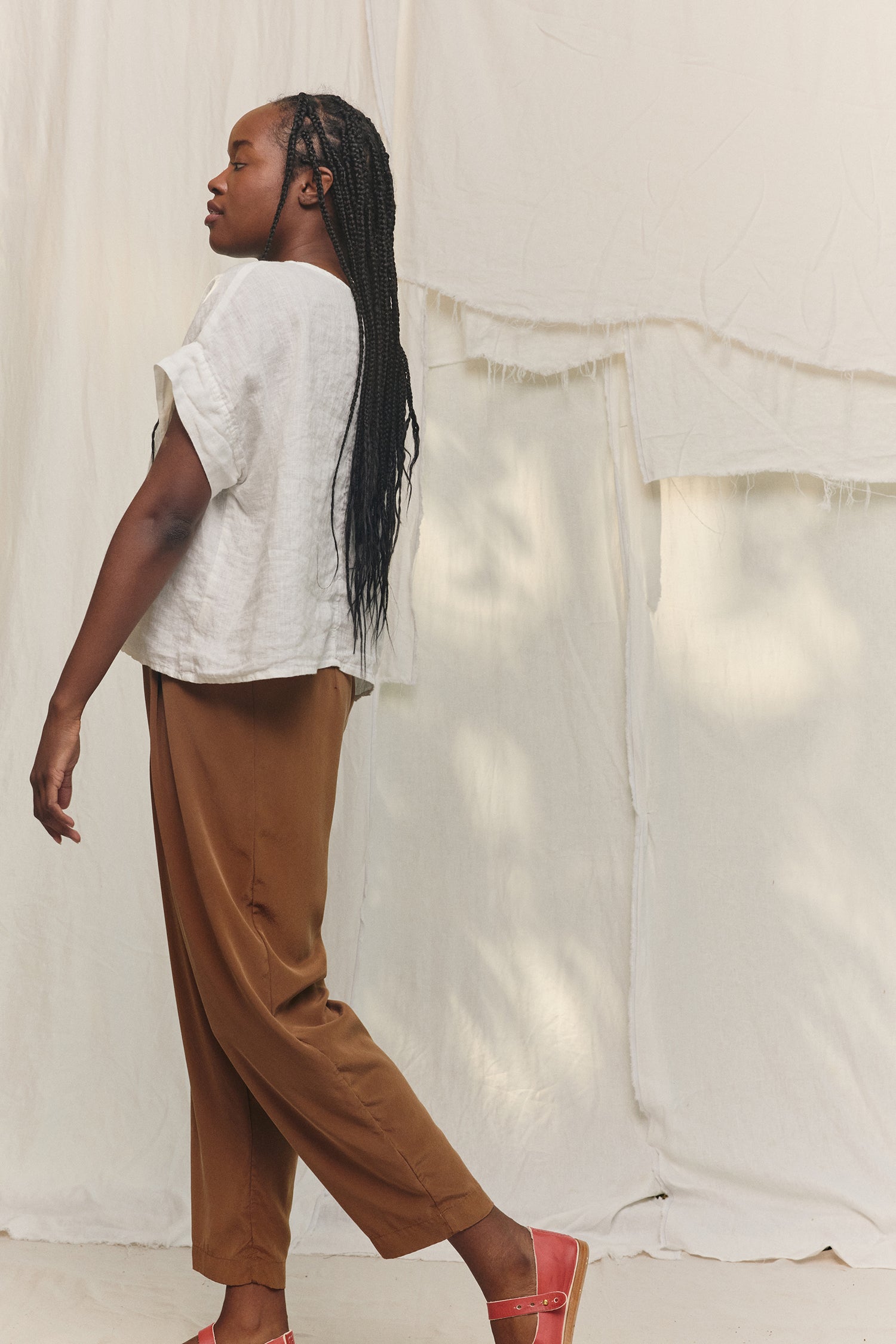 Georgia Tee in Lightweight Linen Salt#color_salt