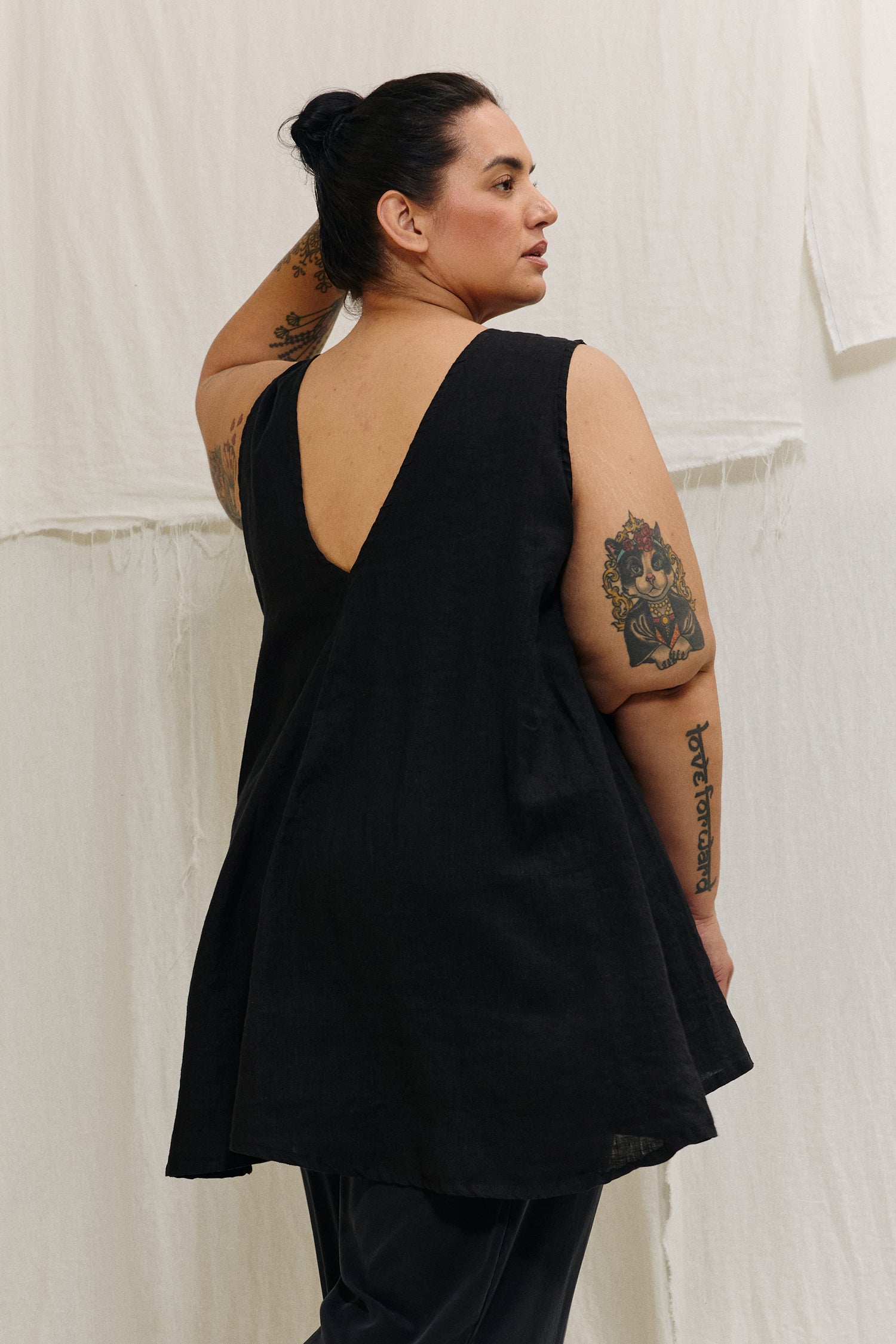 Harlow Tunic in Lightweight Linen Ink#color_ink