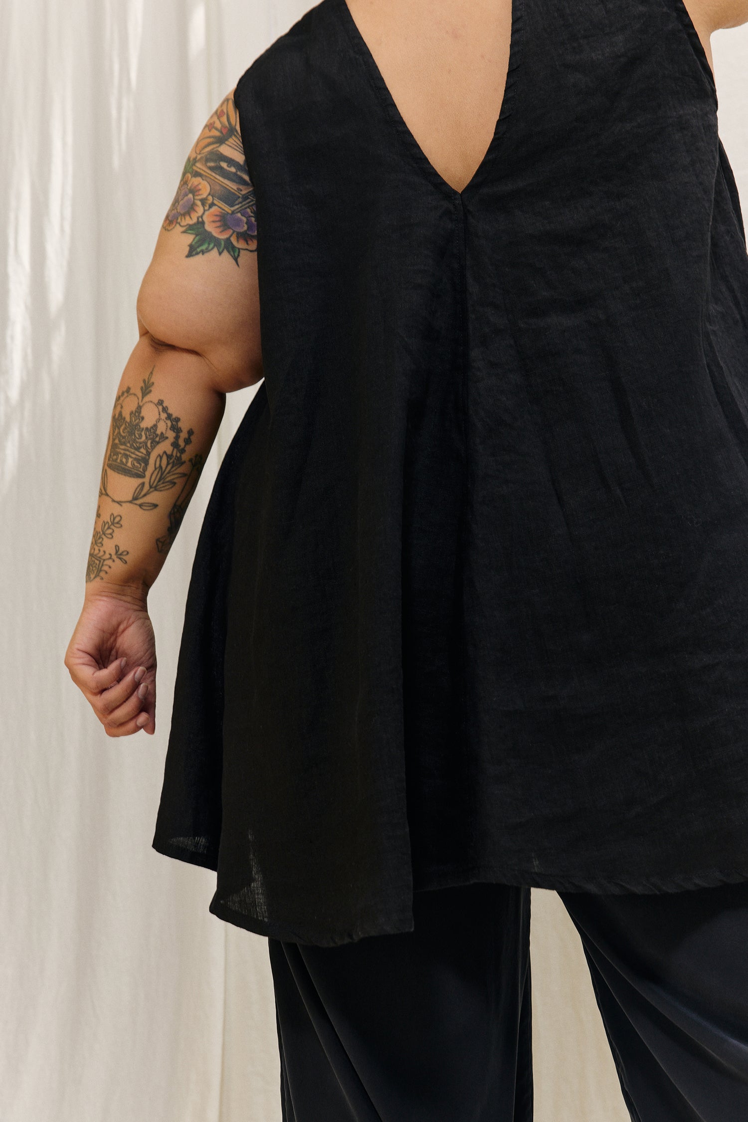 Harlow Tunic in Lightweight Linen Ink#color_ink