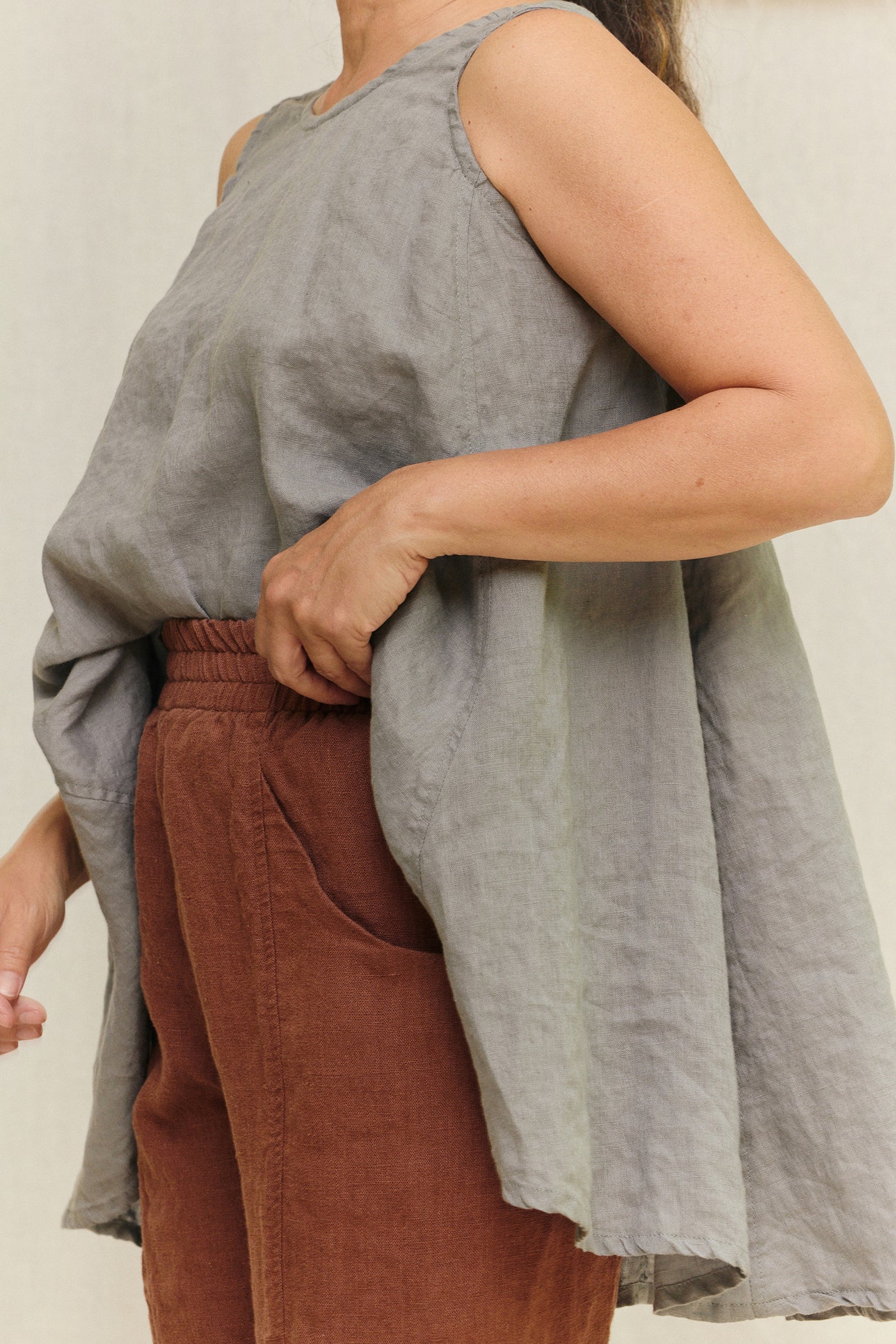 Harlow Tunic in Lightweight Linen Overcast#color_overcast