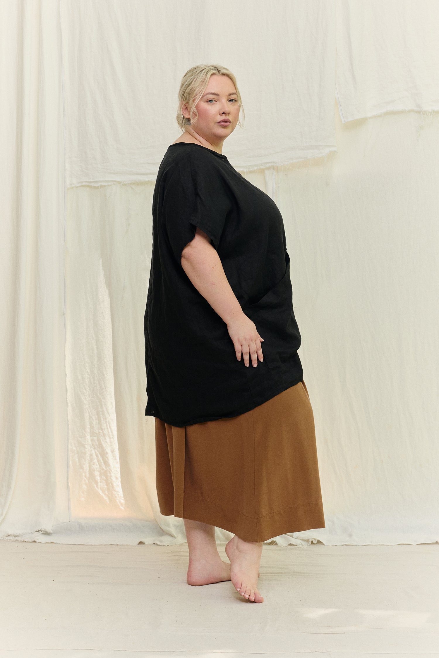 Harper Tunic in Lightweight Linen Ink#color_ink