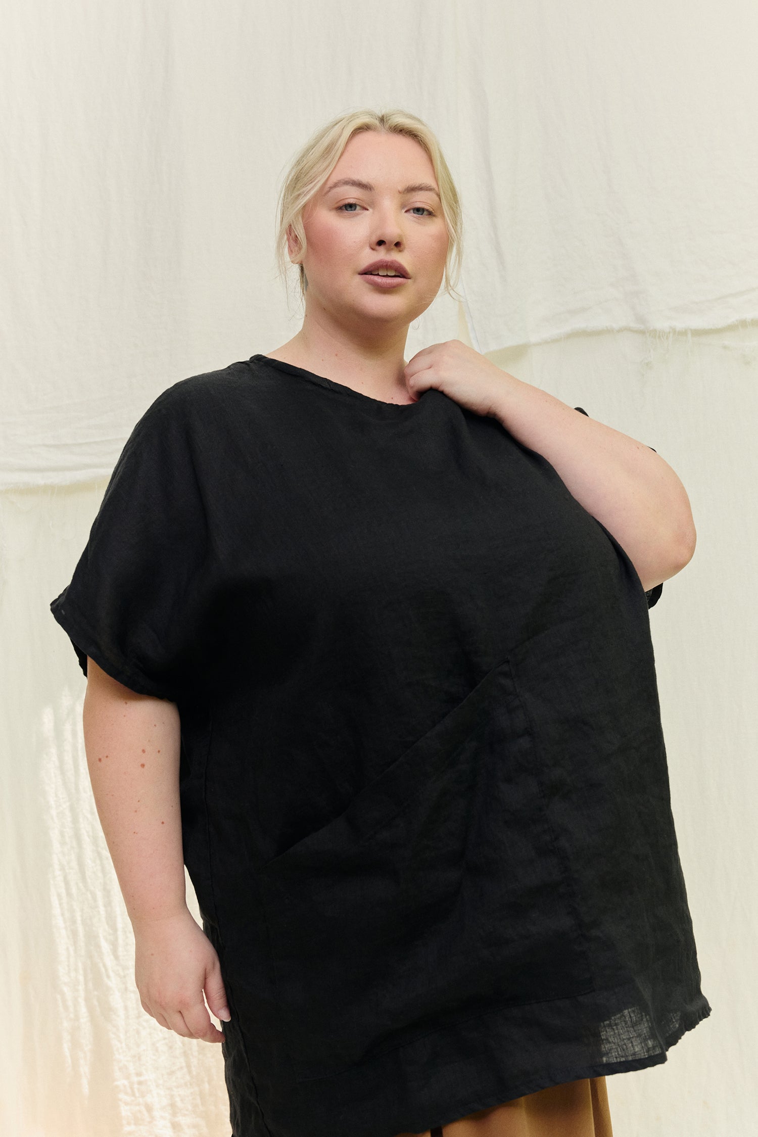 Harper Tunic in Lightweight Linen Ink#color_ink