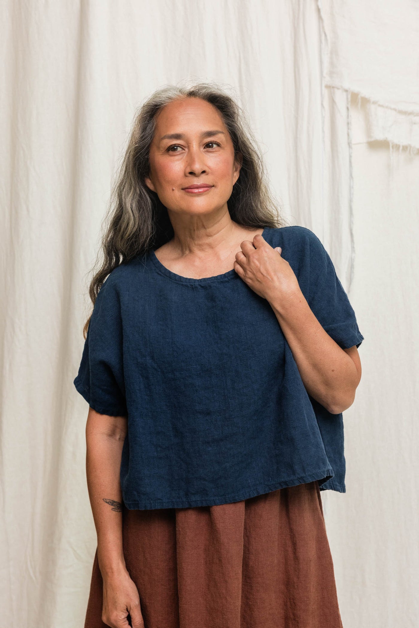 Linn Tee in Midweight Linen Indigo#color_indigo