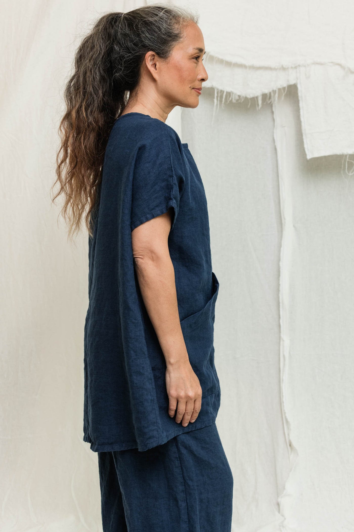 Harper Tunic in Midweight Linen Indigo#color_indigo