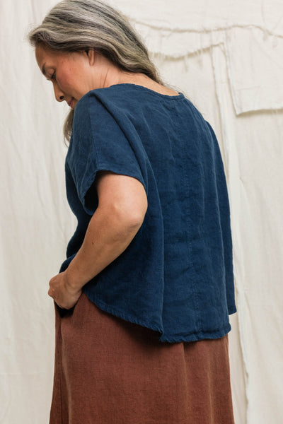 Linn Tee in Midweight Linen Indigo#color_indigo