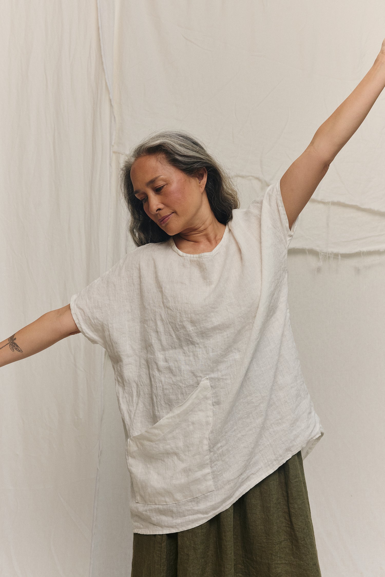 Harper Tunic in Lightweight Linen Salt#color_salt