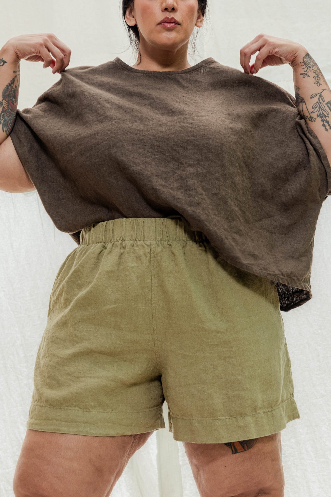 Linn Tee in Midweight Linen Cacao#color_cacao