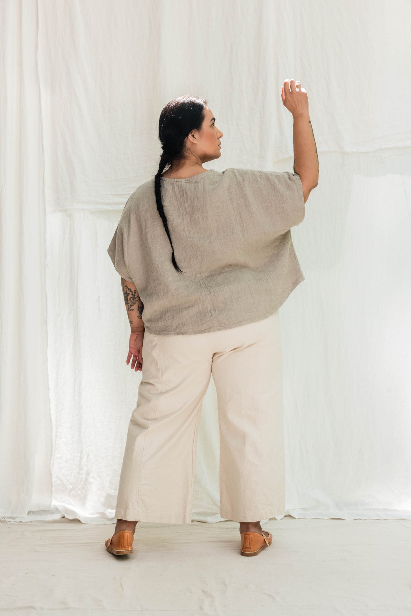 Linn Tee in Midweight Linen Flax#color_flax