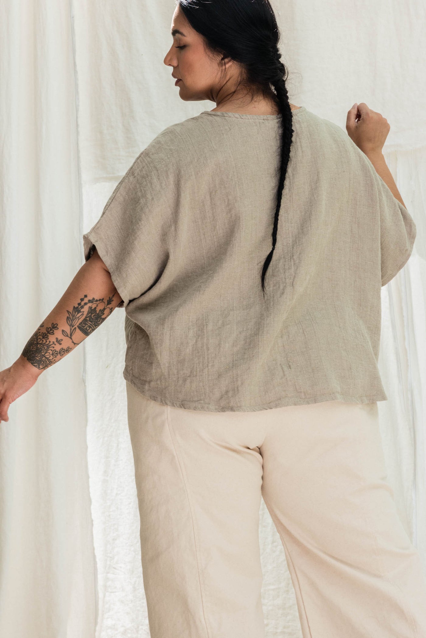 Linn Tee in Midweight Linen Flax#color_flax